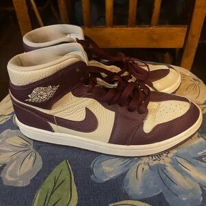 Nike Women's Sneakers in Maroon and Cream